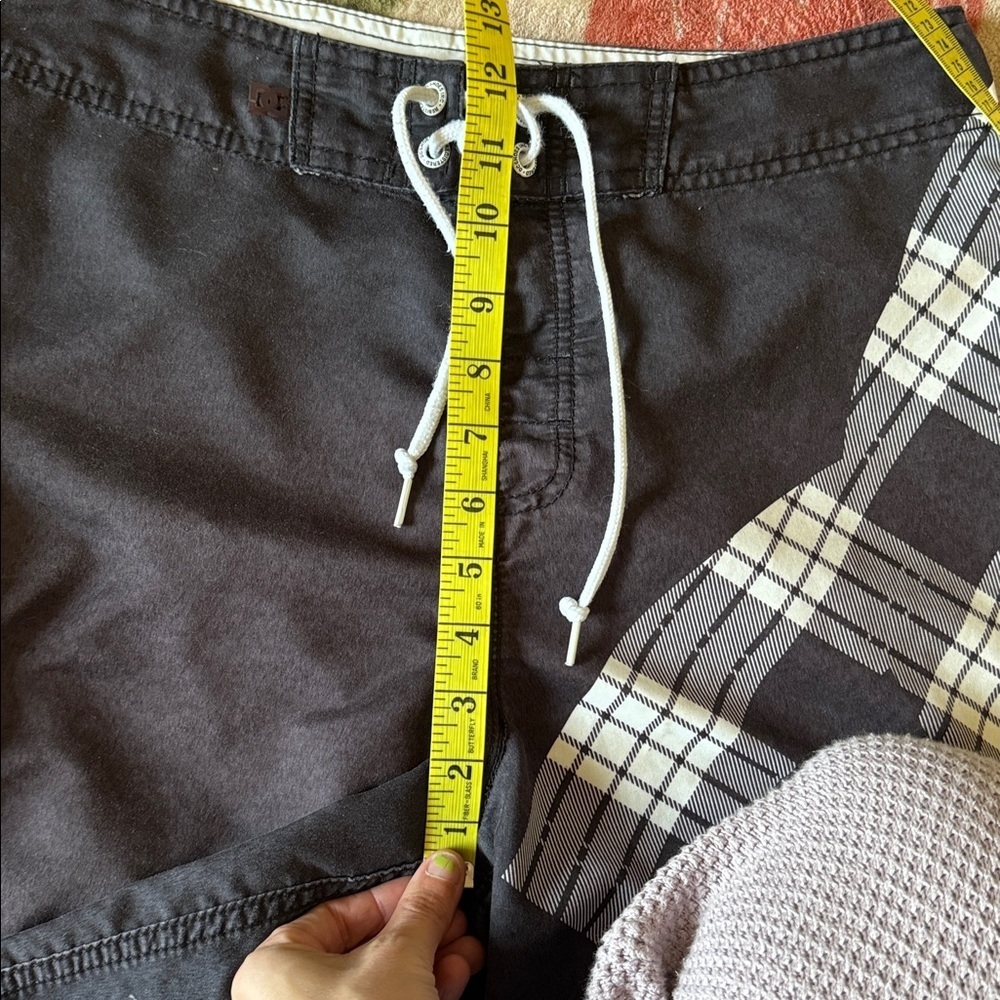 Vintage DC Black Plaid Spell Out 10 in inseam Built in Can Opener Swim Trunks 34 - Picture 8 of 9